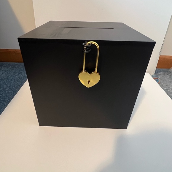 Black card Box with Lock - Picture 1 of 2